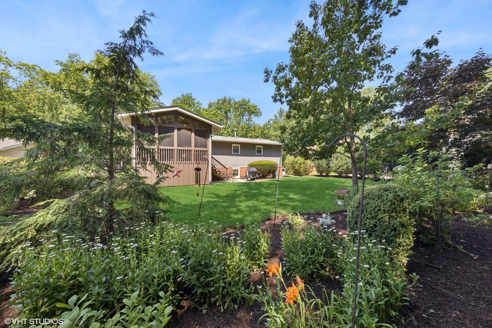 6901 Meadowcrest Drive, Downers Grove, IL 60516