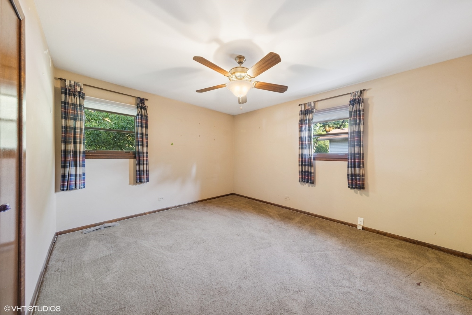 6901 Meadowcrest Drive, Downers Grove, IL 60516
