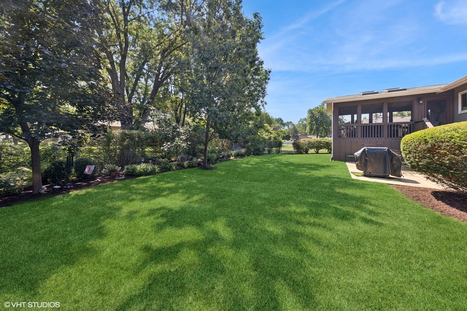 6901 Meadowcrest Drive, Downers Grove, IL 60516