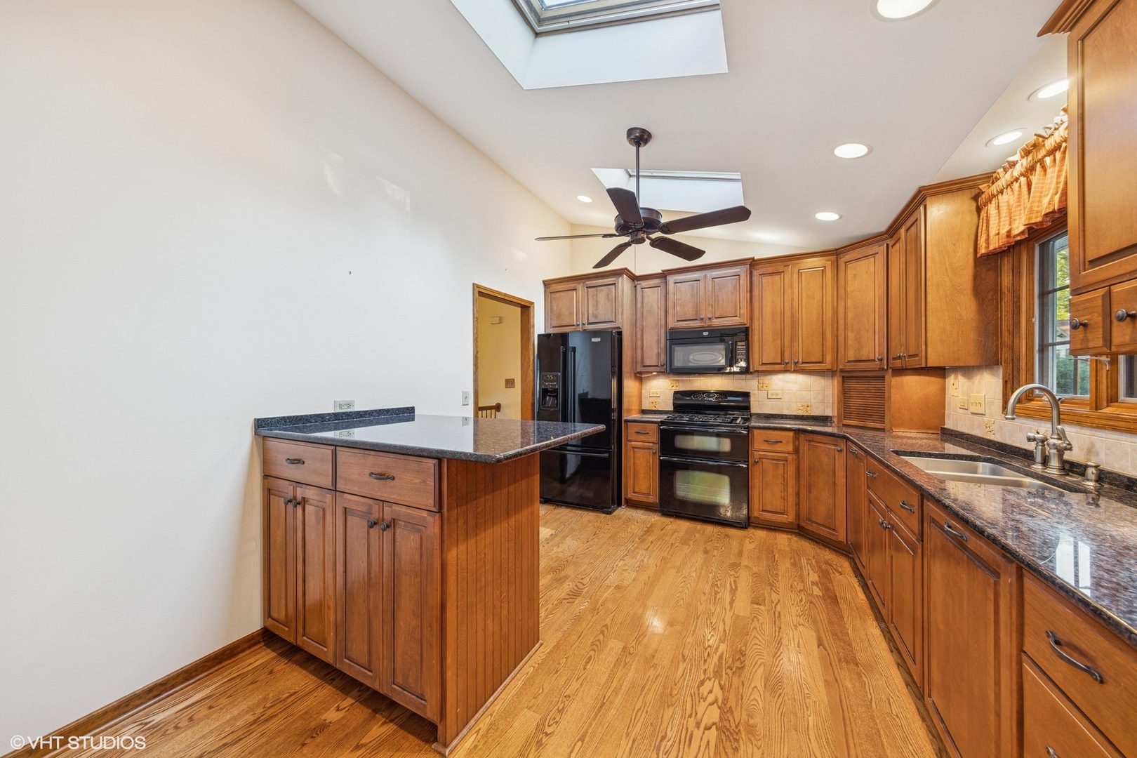 6901 Meadowcrest Drive, Downers Grove, IL 60516
