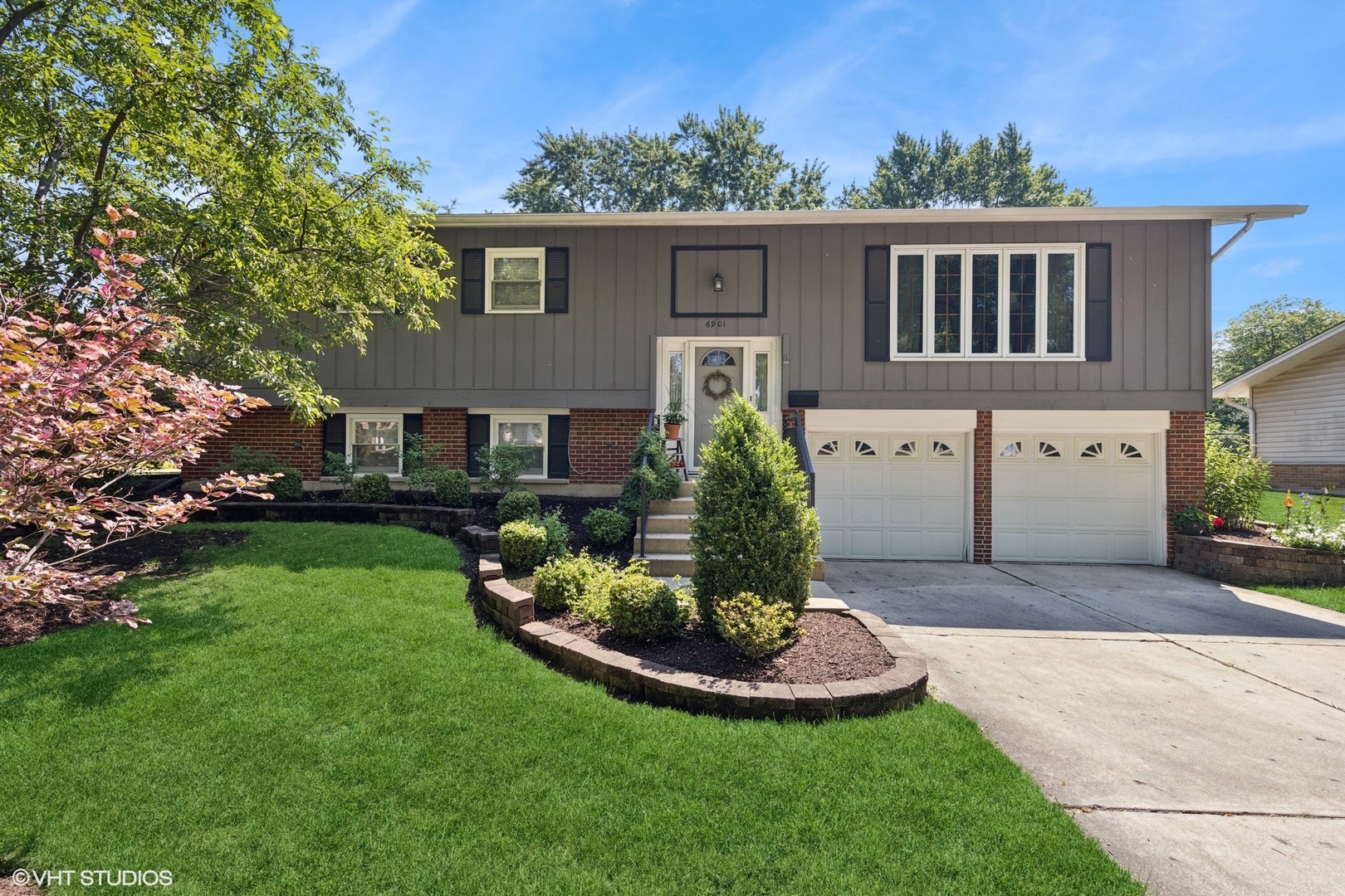 6901 Meadowcrest Drive, Downers Grove, IL 60516