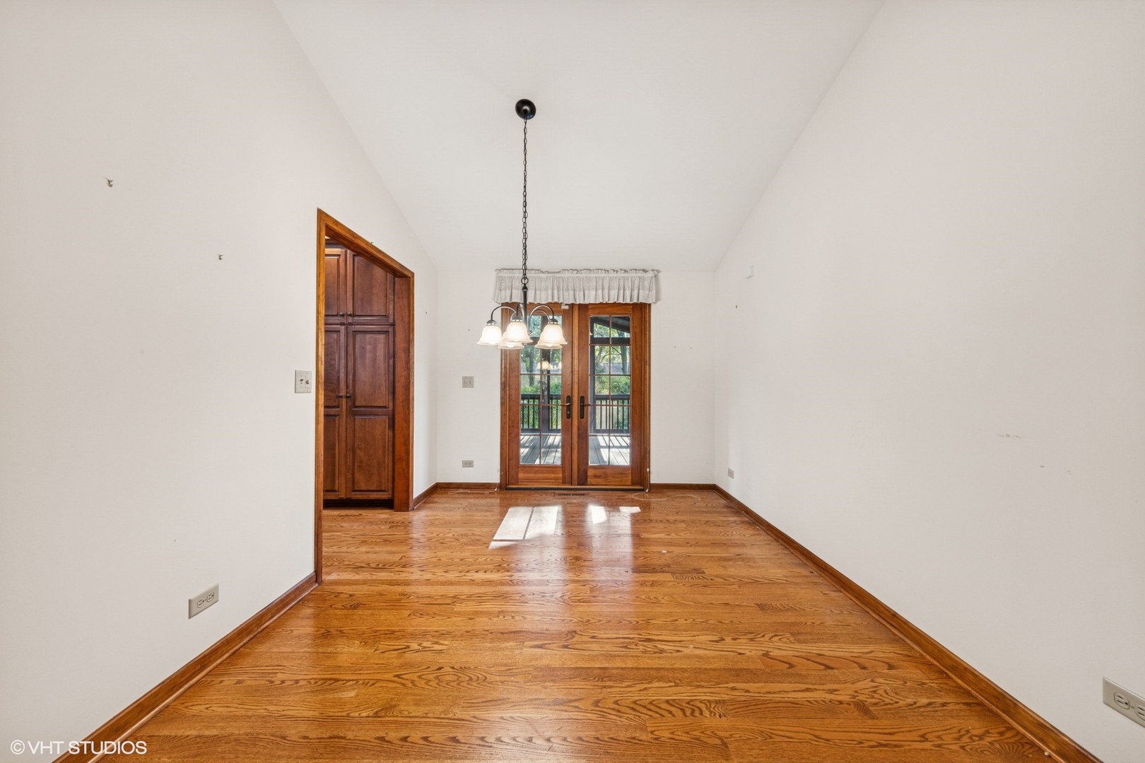 6901 Meadowcrest Drive, Downers Grove, IL 60516