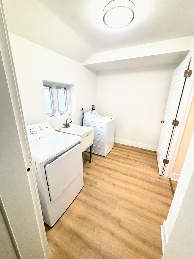 4170 W Cornelia Avenue, Chicago, IL 60641