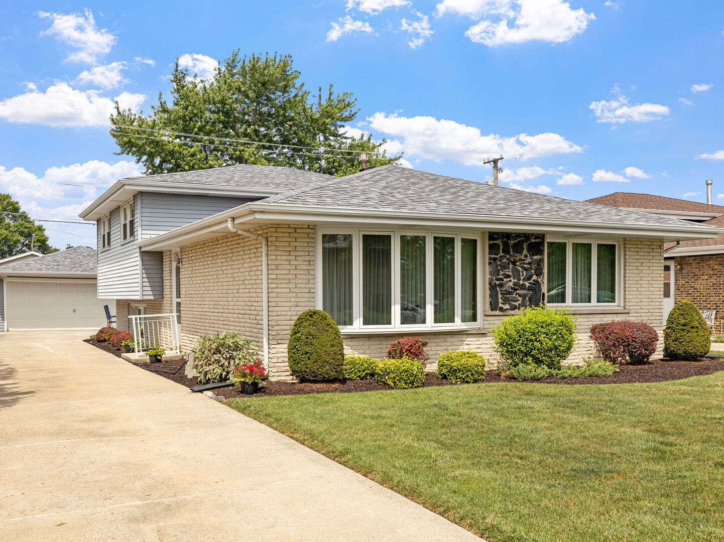 8424 Moody Avenue, Burbank, IL 60459