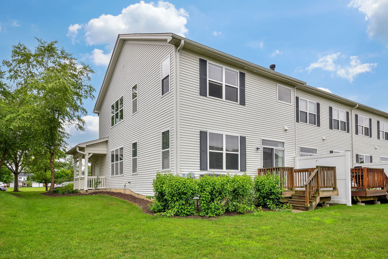 379 MCGRATH Drive, Oswego, IL 60543