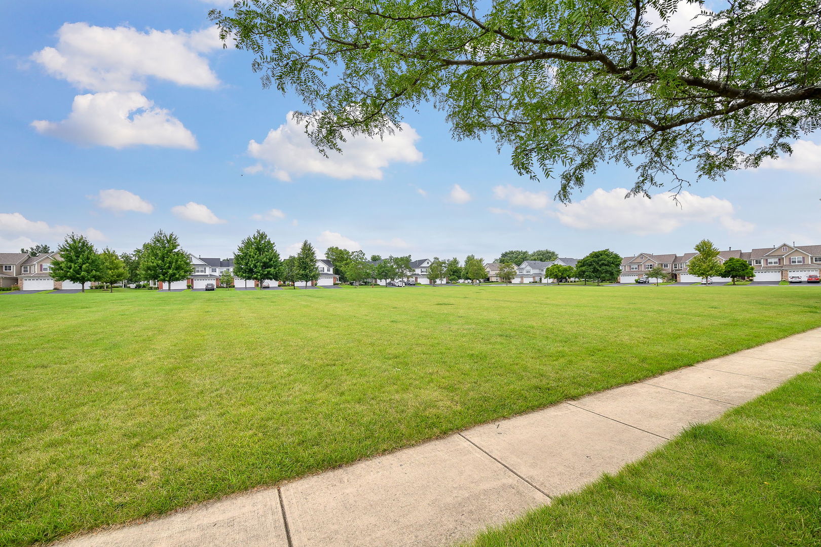 379 MCGRATH Drive, Oswego, IL 60543