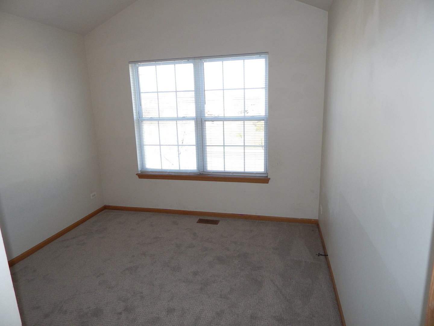 2800 E BRIDLEWAY Court, Carpentersville, IL 60110
