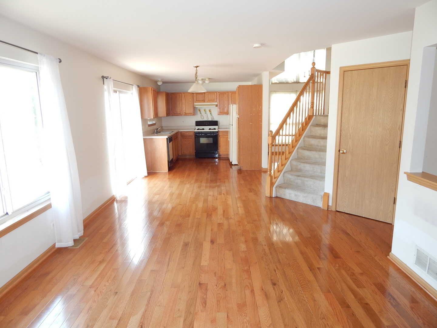 2800 E BRIDLEWAY Court, Carpentersville, IL 60110