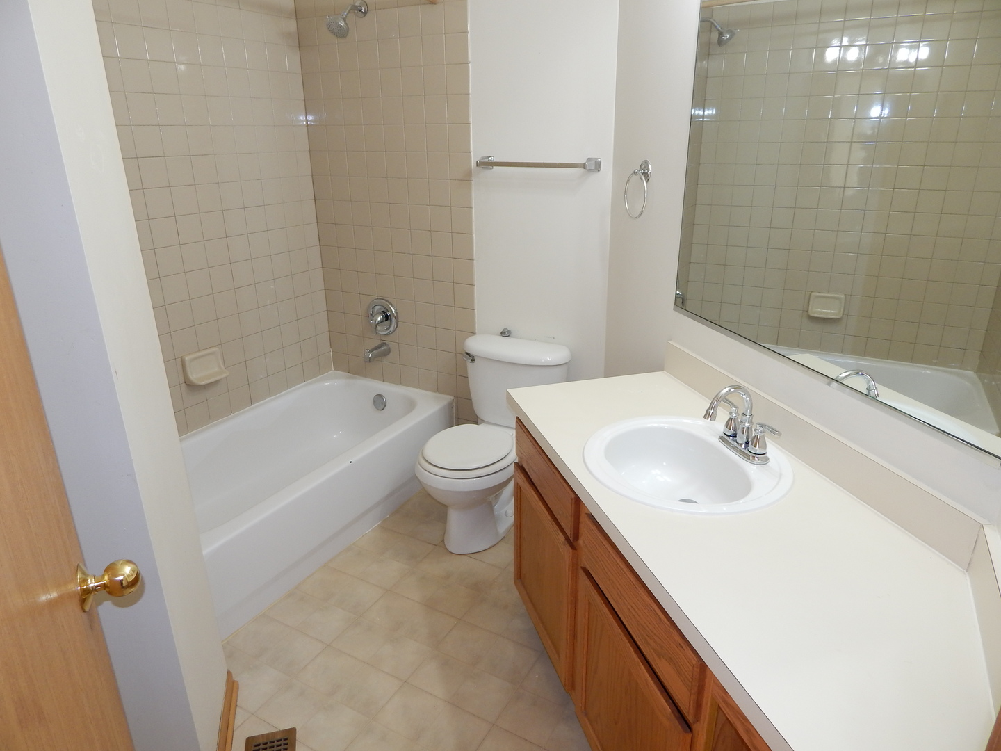 2800 E BRIDLEWAY Court, Carpentersville, IL 60110
