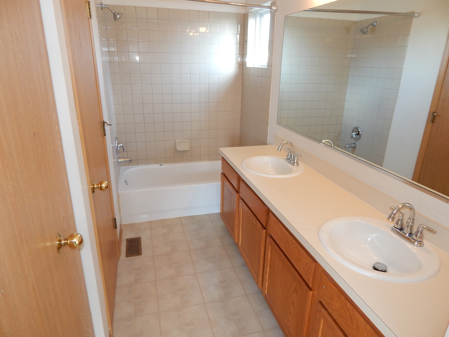 2800 E BRIDLEWAY Court, Carpentersville, IL 60110