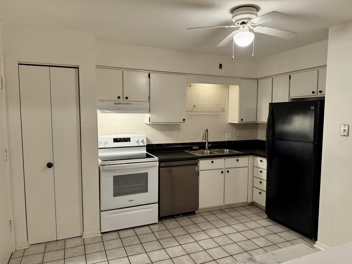 2331 Ogden Avenue #7, Downers Grove, IL 60515