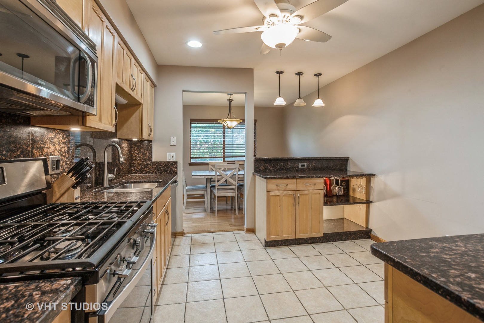 498 Stone Gate Circle, Schaumburg, IL 60193