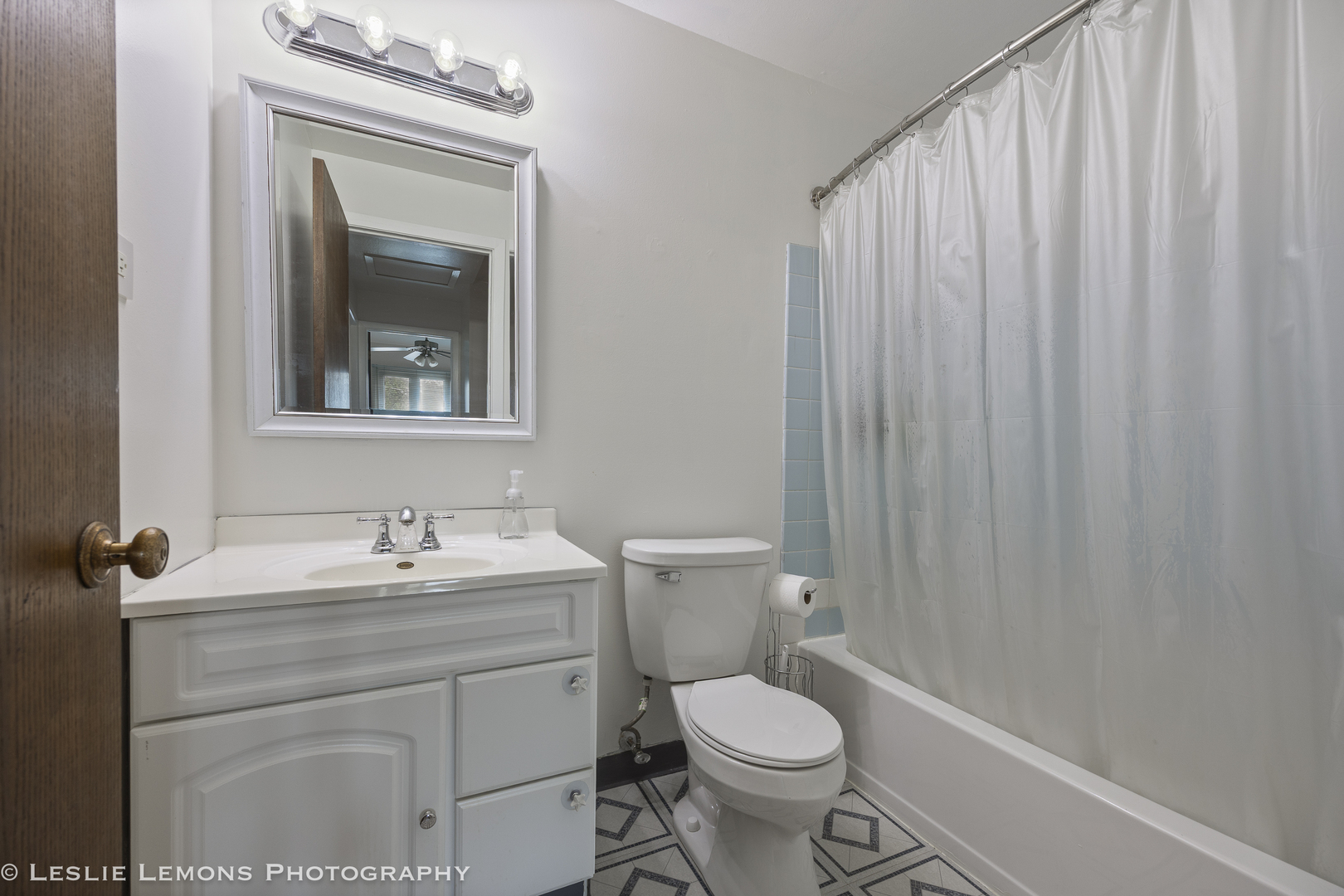 2121 W Weathersfield Way, Schaumburg, IL 60193