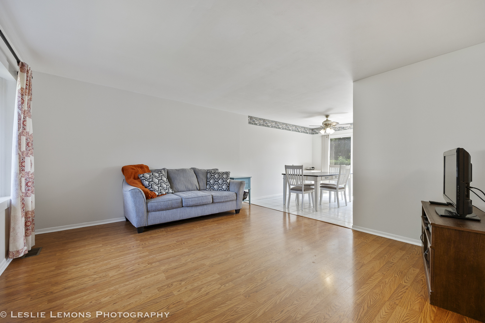 2121 W Weathersfield Way, Schaumburg, IL 60193