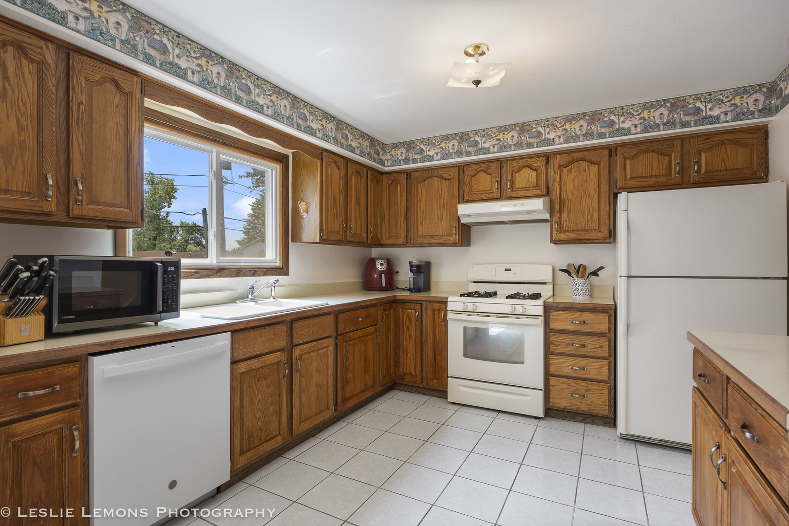 2121 W Weathersfield Way, Schaumburg, IL 60193