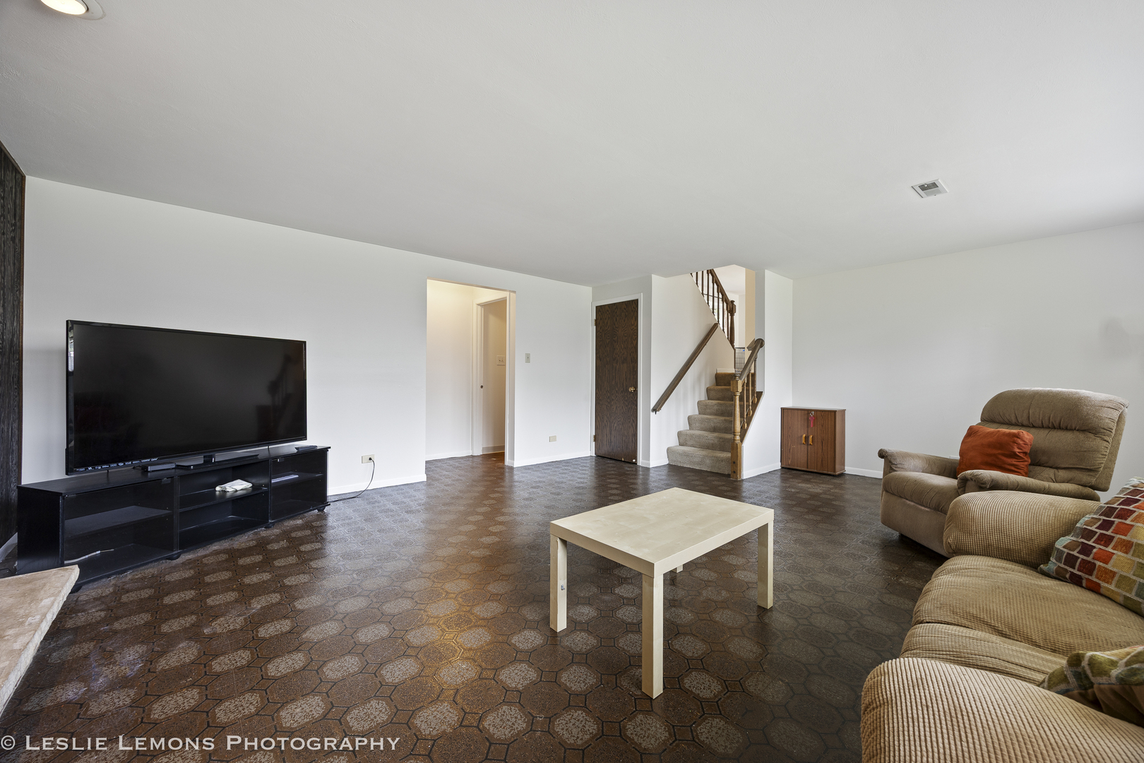2121 W Weathersfield Way, Schaumburg, IL 60193