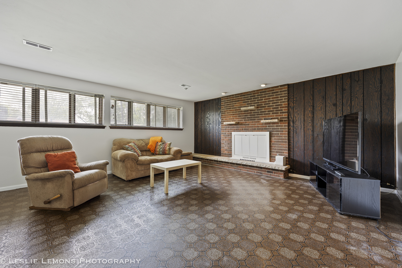 2121 W Weathersfield Way, Schaumburg, IL 60193