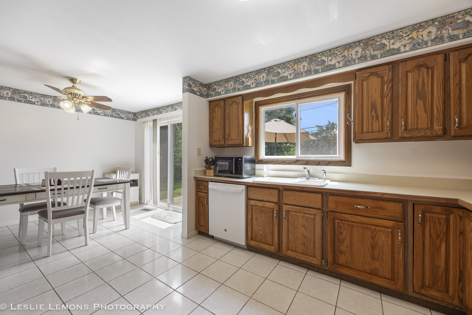 2121 W Weathersfield Way, Schaumburg, IL 60193