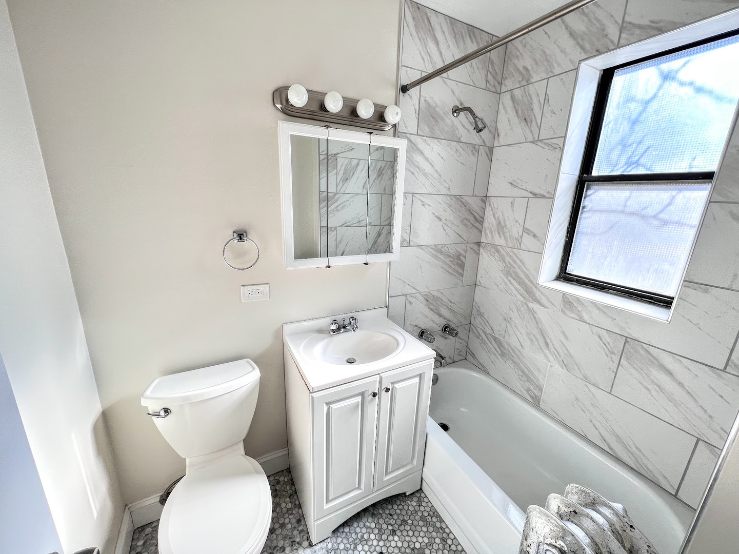 3933 N Clarendon Avenue #104, Chicago, IL 60613
