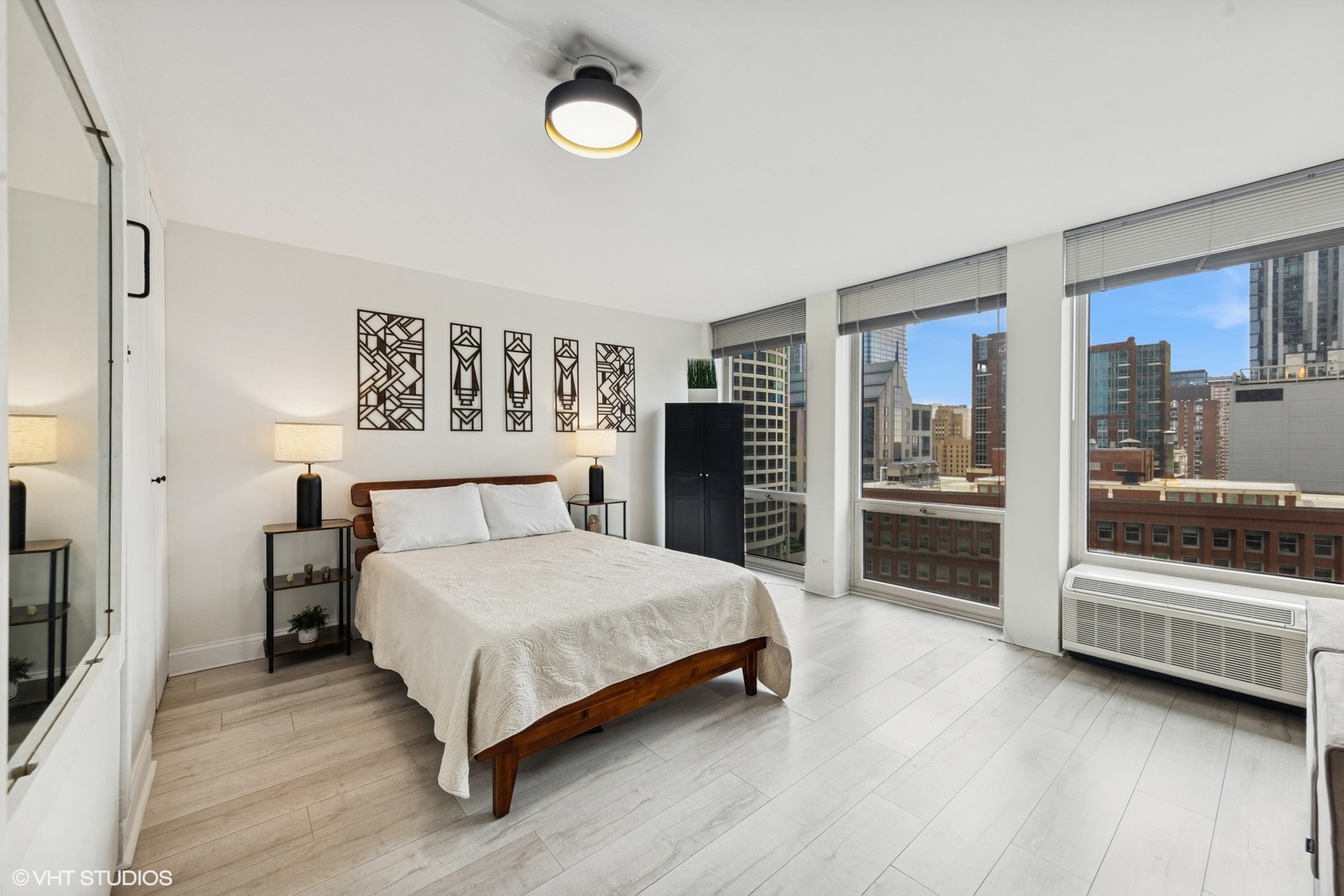 111 E Chestnut Street #21B, Chicago, IL 60611