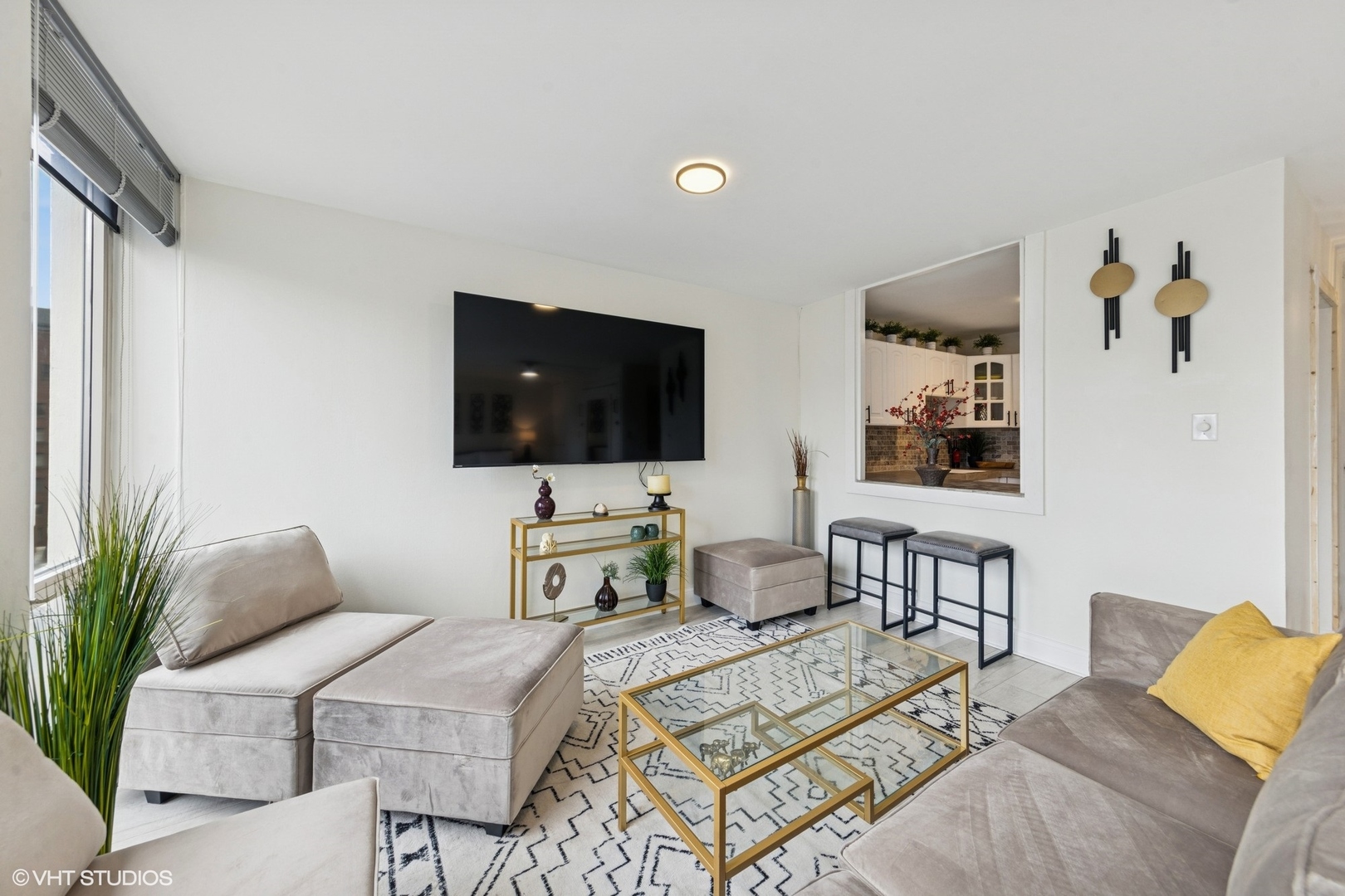 111 E Chestnut Street #21B, Chicago, IL 60611