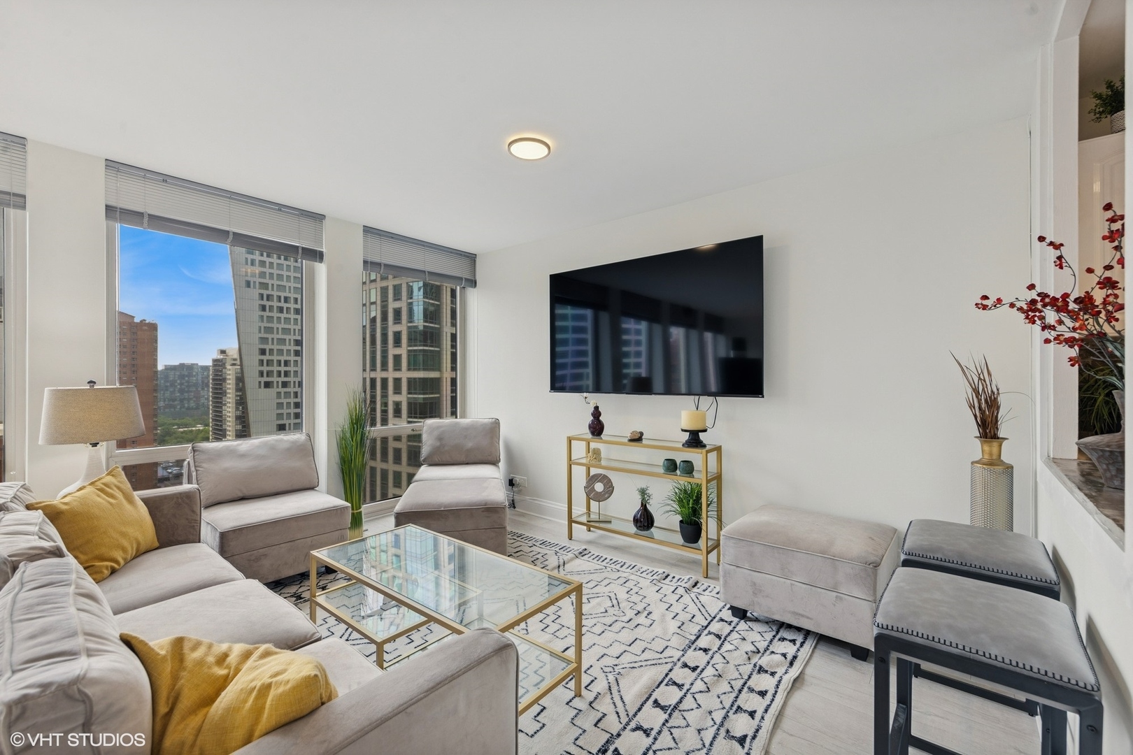 111 E Chestnut Street #21B, Chicago, IL 60611