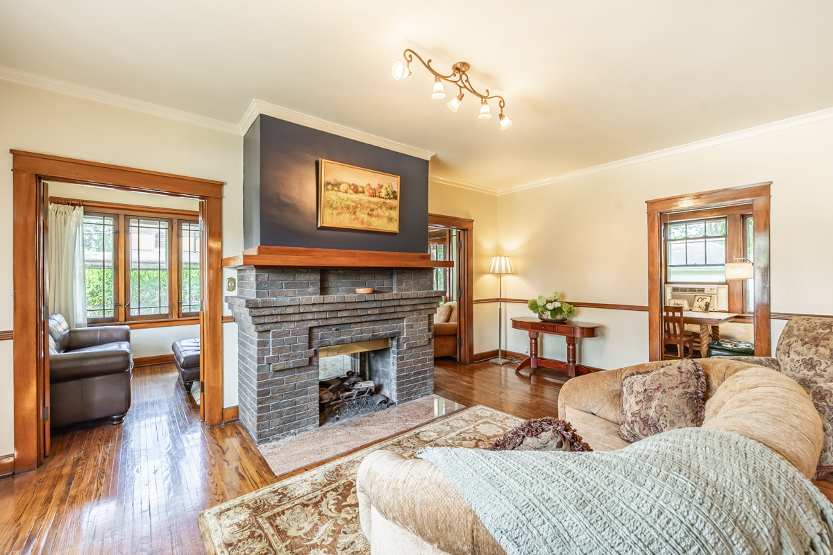 650 Park Street, Elgin, IL 60120