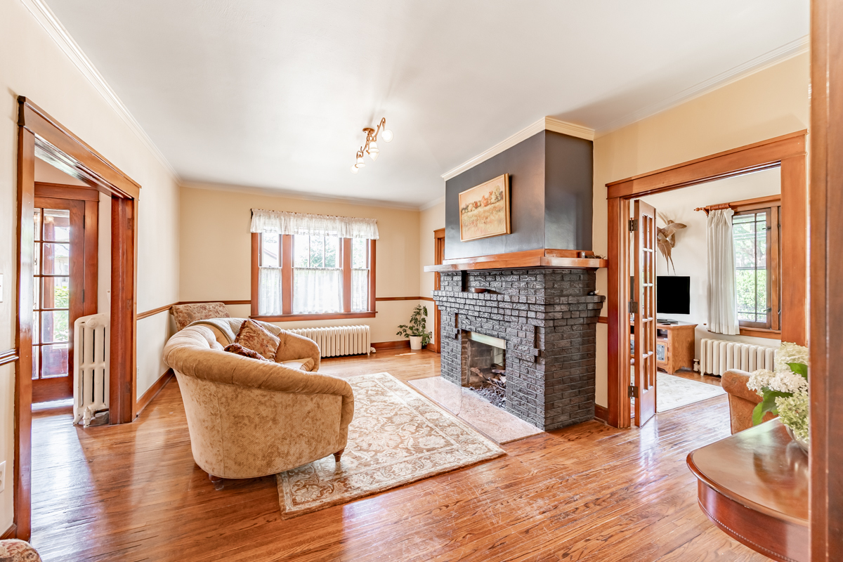 650 Park Street, Elgin, IL 60120