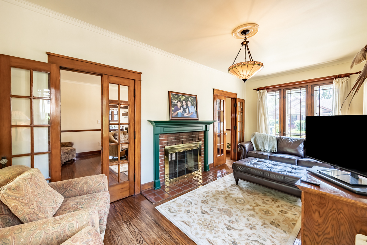 650 Park Street, Elgin, IL 60120