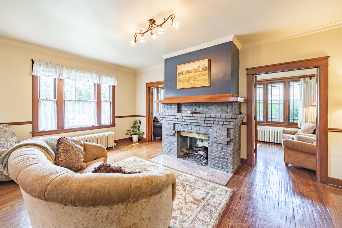 650 Park Street, Elgin, IL 60120