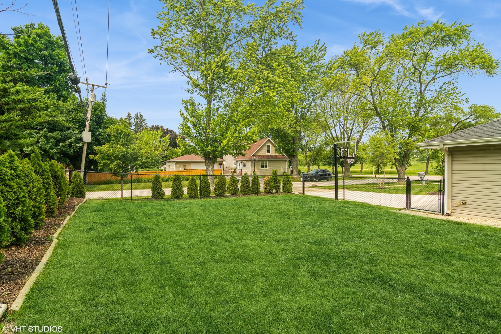 635 W Palatine Road, Palatine, IL 60067