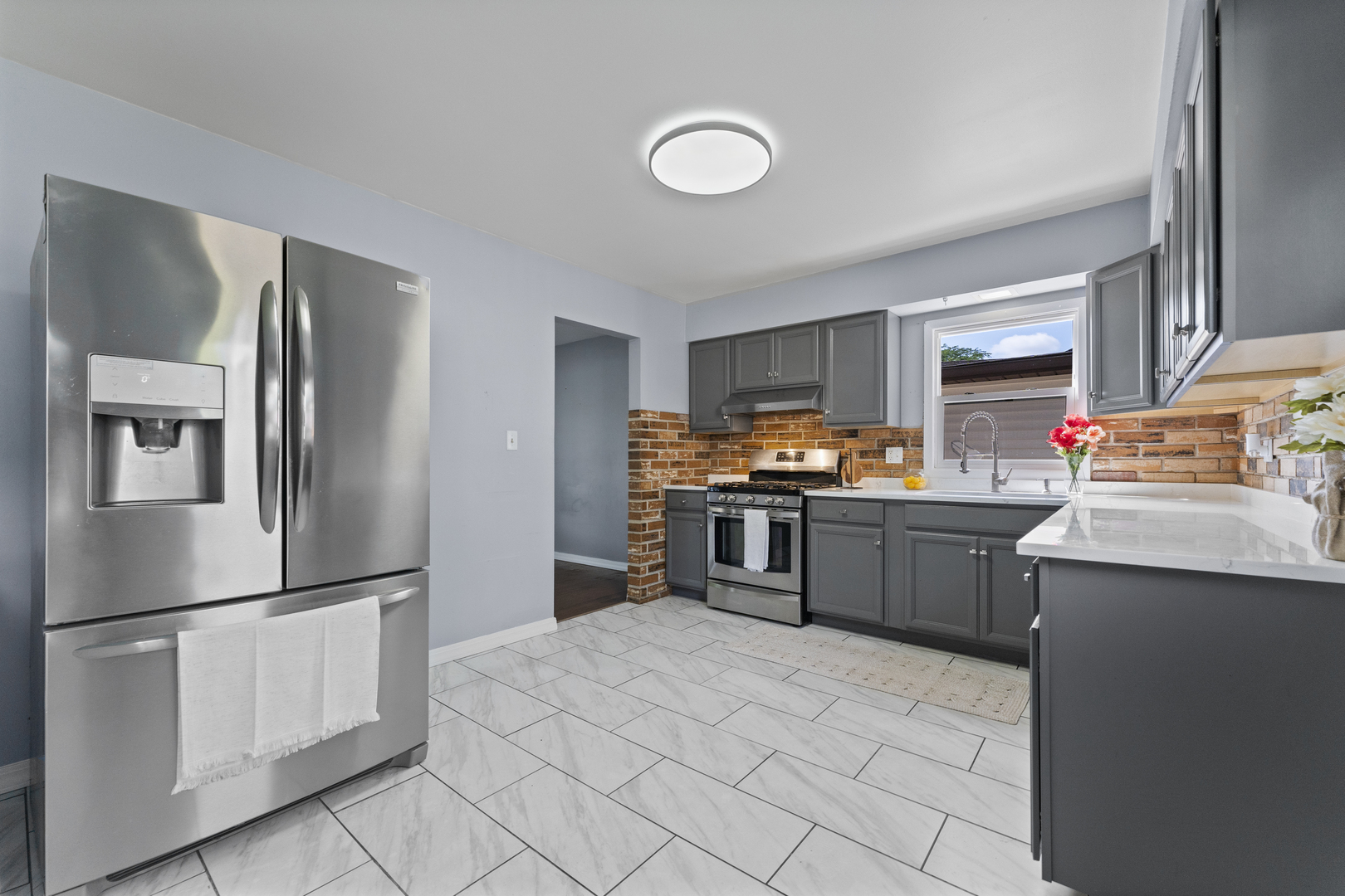 2001 Devonshire Road, Waukegan, IL 60087