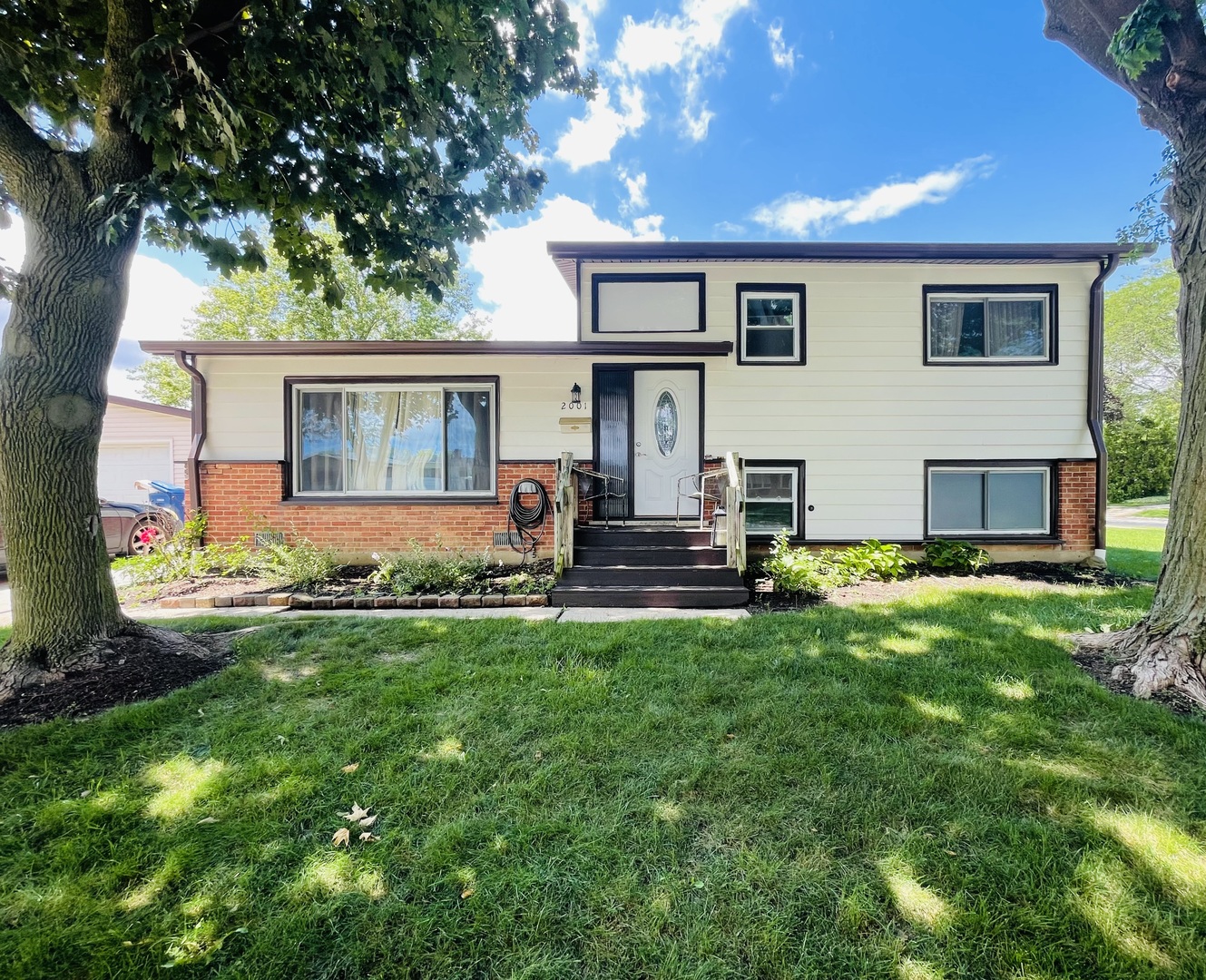 2001 Devonshire Road, Waukegan, IL 60087