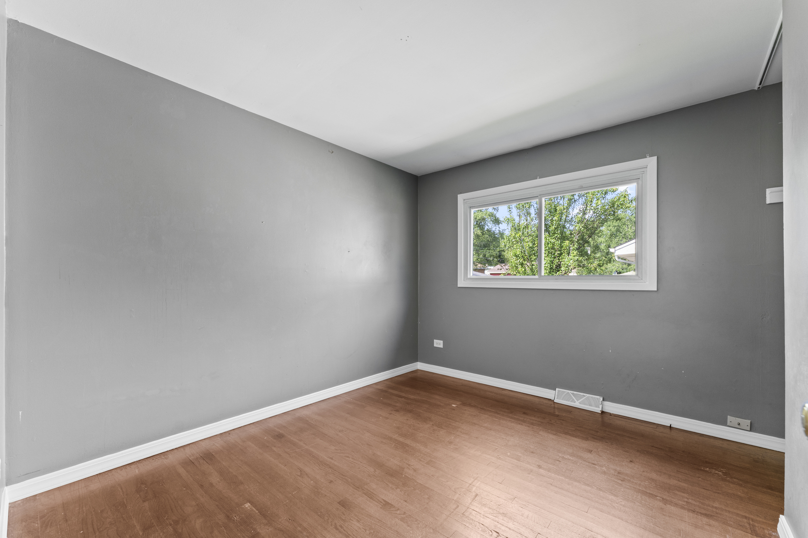 2001 Devonshire Road, Waukegan, IL 60087