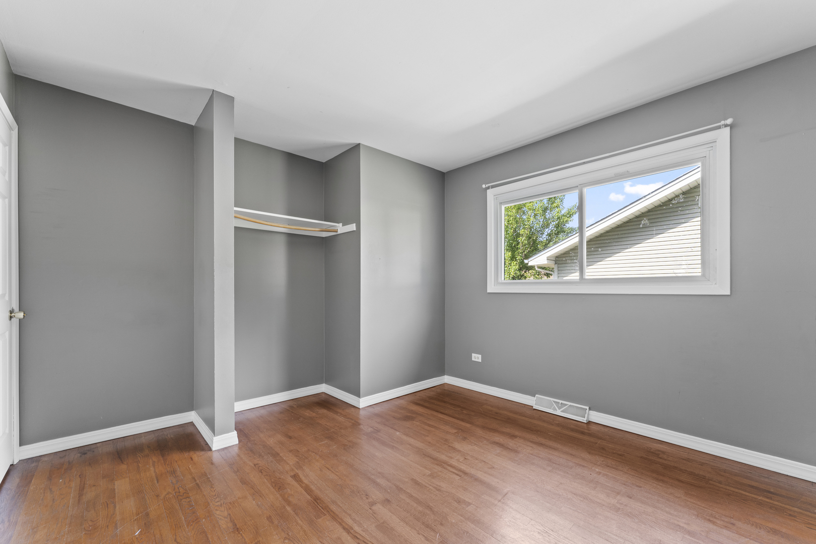 2001 Devonshire Road, Waukegan, IL 60087