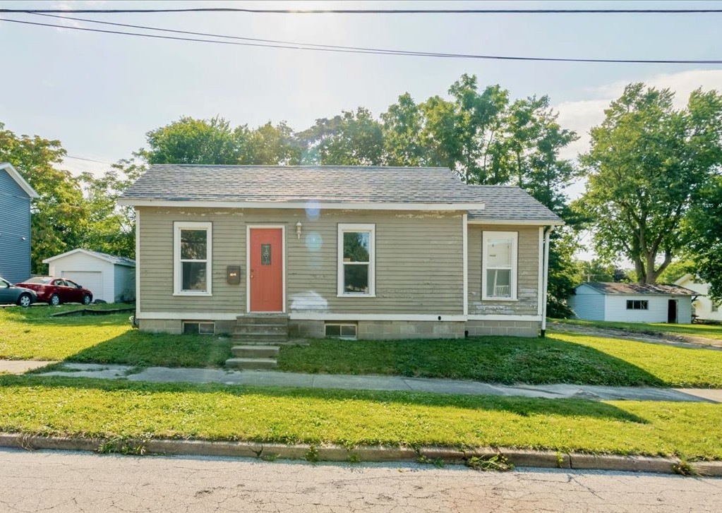 1305 S Oak Street, Bloomington, IL 61701