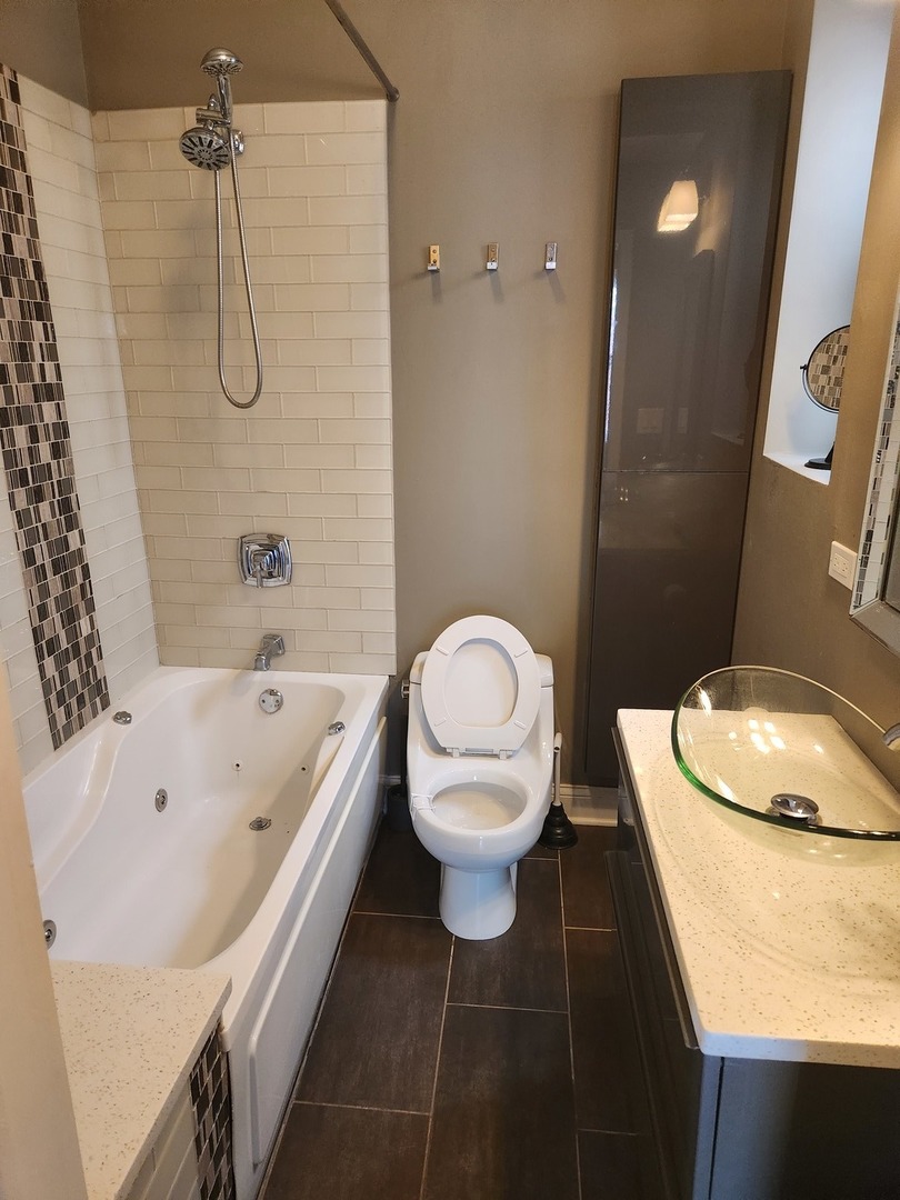 5201 S Blackstone Avenue #3E, Chicago, IL 60615