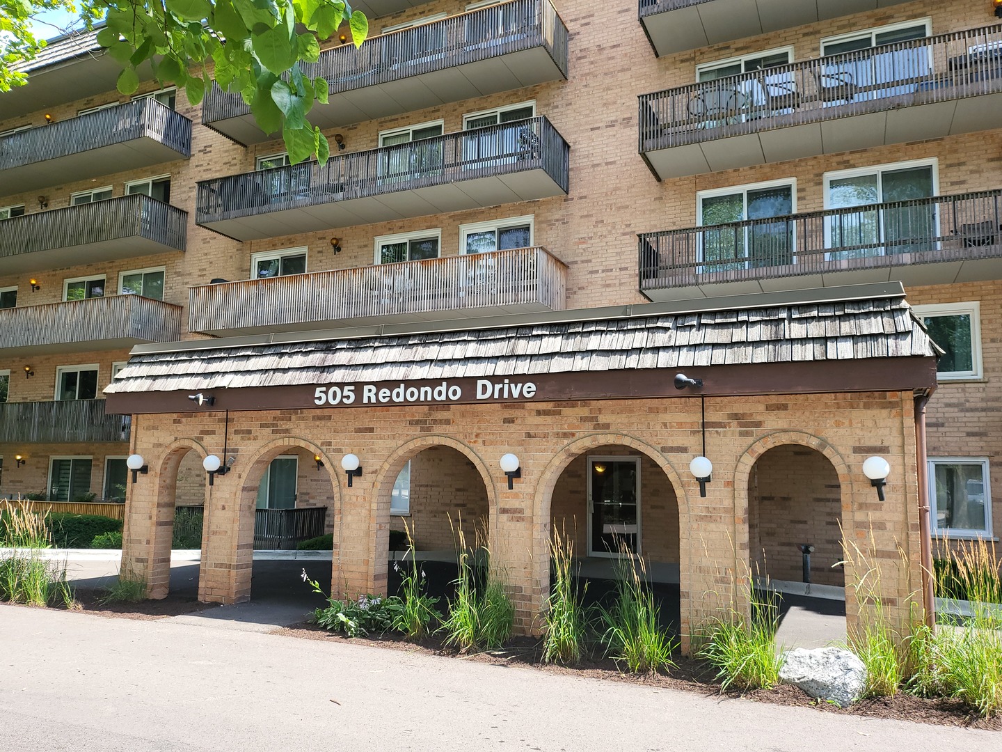 505 Redondo Drive #108, Downers Grove, IL 60515