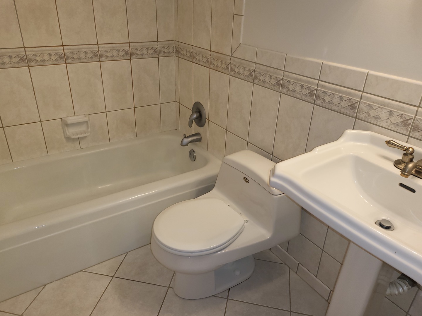 505 Redondo Drive #108, Downers Grove, IL 60515