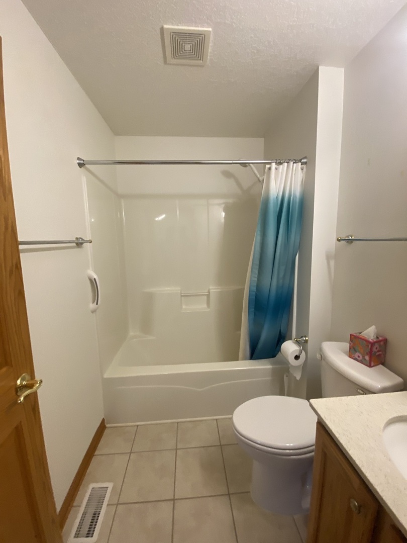 831 Oriole Drive, Peotone, IL 60468