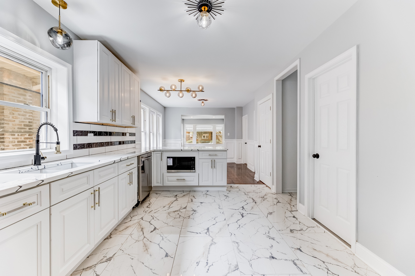 8109 S Marquette Avenue, Chicago, IL 60617