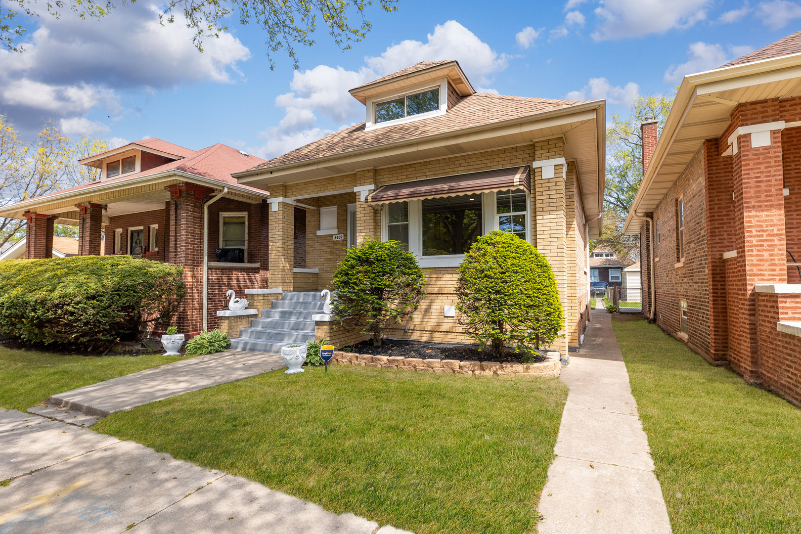 8109 S Marquette Avenue, Chicago, IL 60617