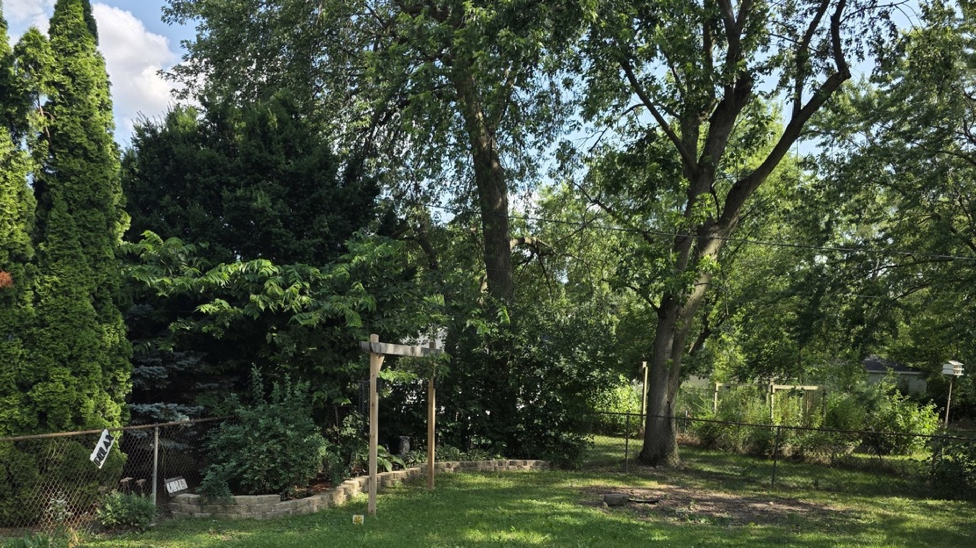 302 Dee Road, North Aurora, IL 60542