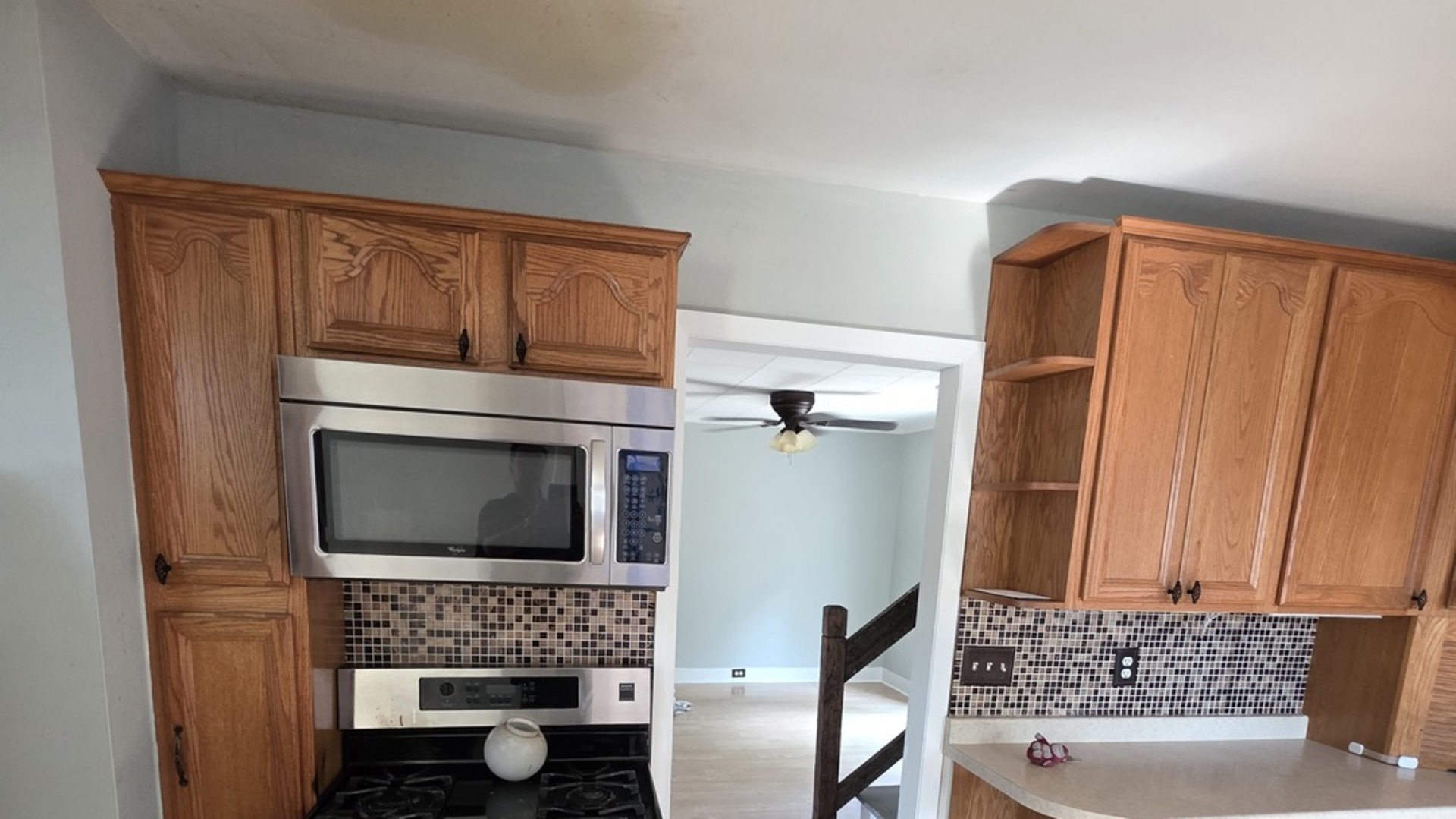 302 Dee Road, North Aurora, IL 60542