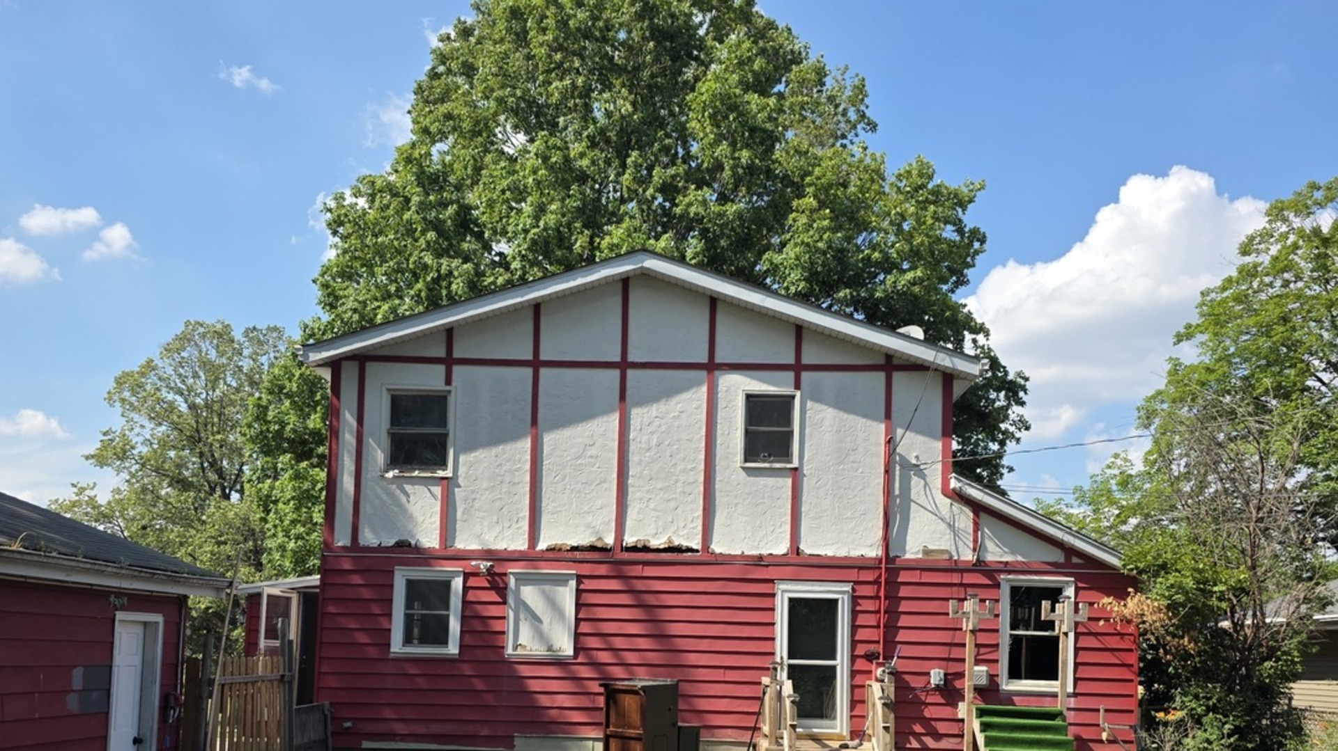 302 Dee Road, North Aurora, IL 60542