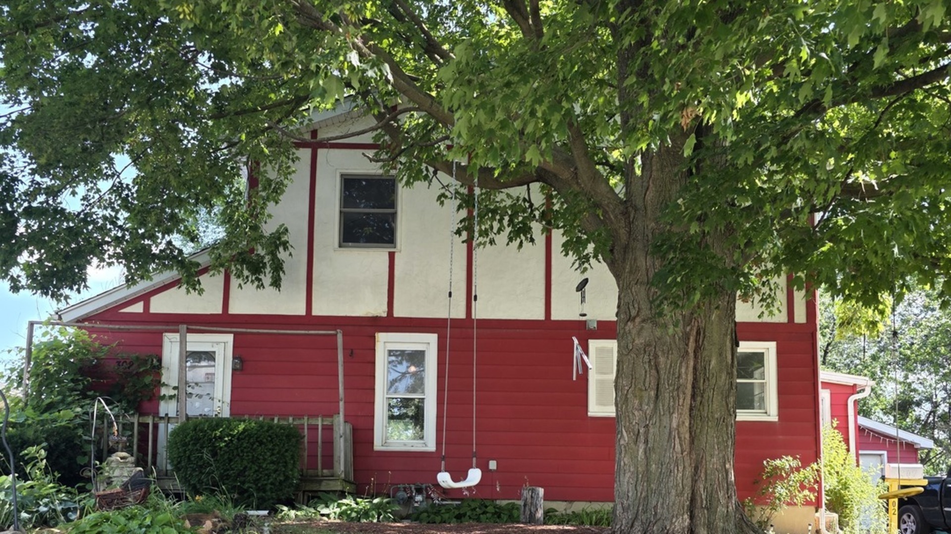 302 Dee Road, North Aurora, IL 60542