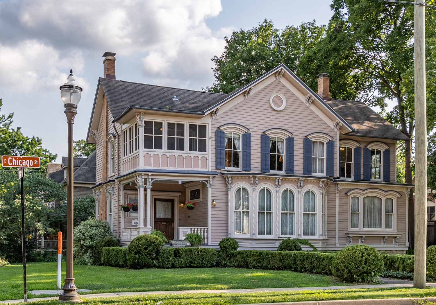 467 E Chicago Street, Elgin, IL 60120