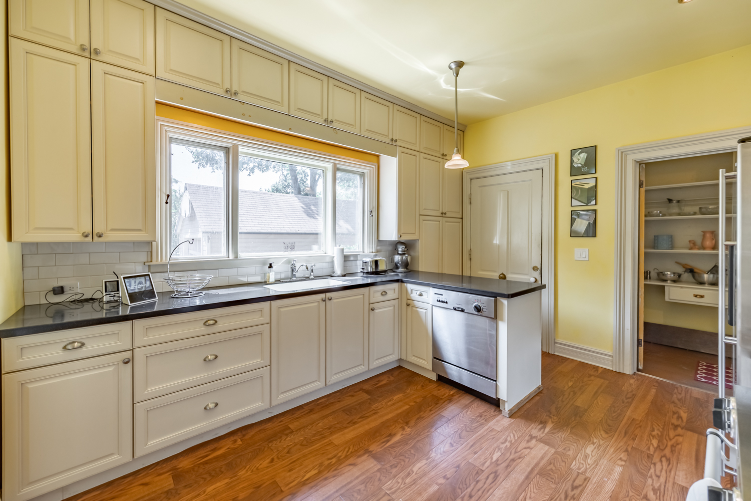 467 E Chicago Street, Elgin, IL 60120