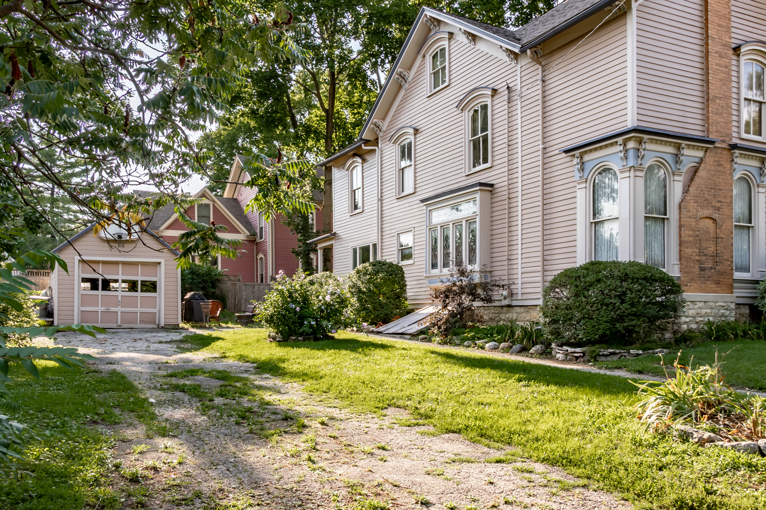 467 E Chicago Street, Elgin, IL 60120