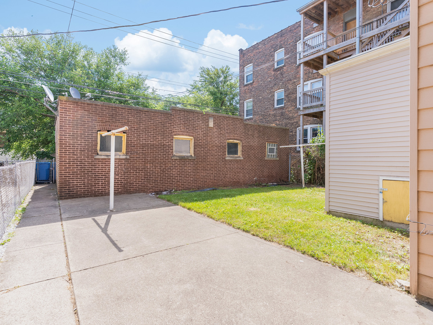8153 S Eberhart Avenue, Chicago, IL 60619